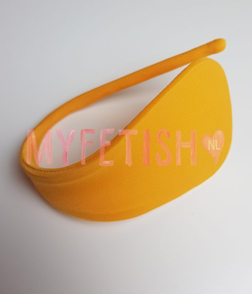 Gedragen C-string oranje