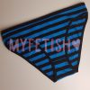 Gedragen blauw met zwart gestreept slipje