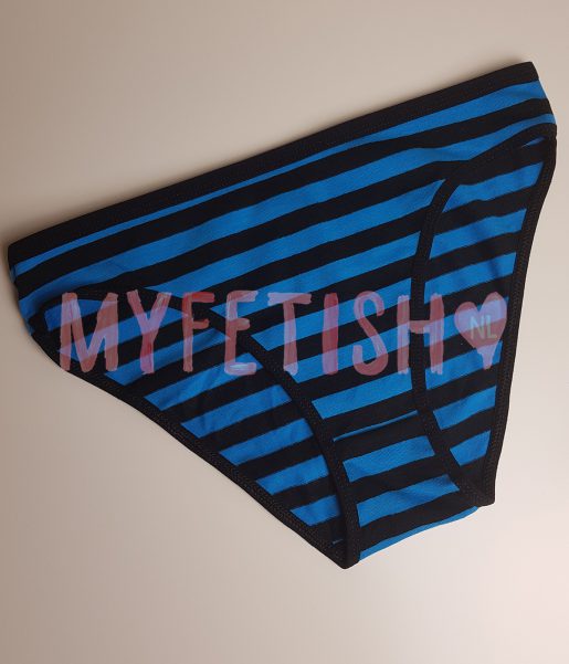 Gedragen blauw met zwart gestreept slipje