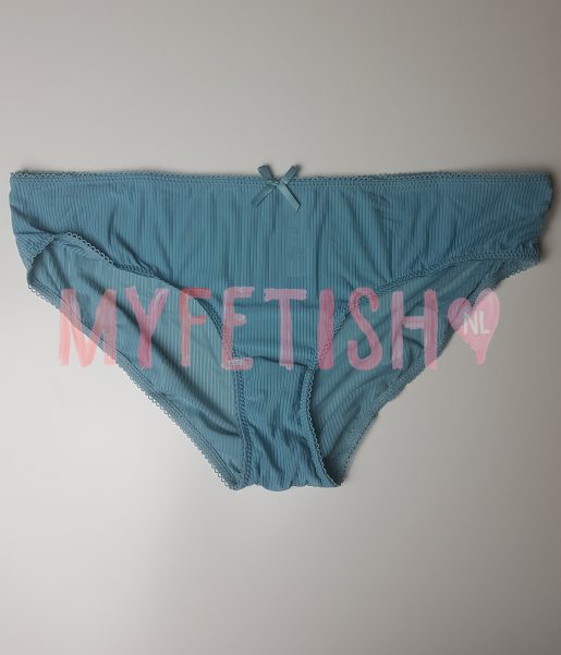 Lichtblauw zacht gedragen nylon slipje