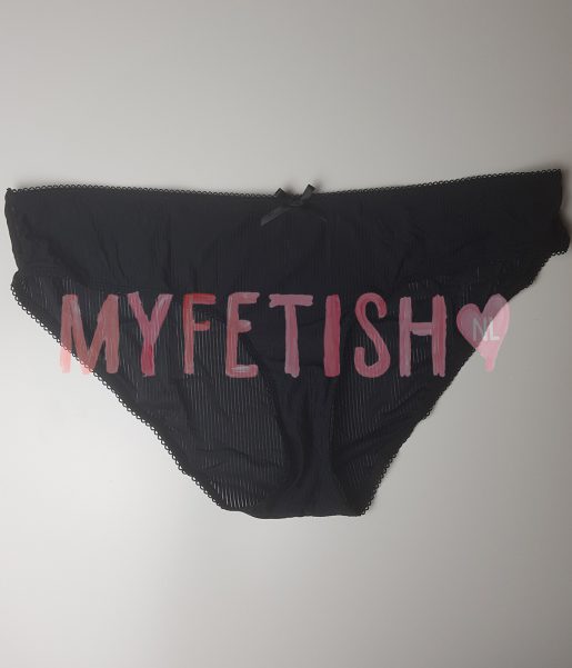 Zwart zacht gedragen nylon slipje