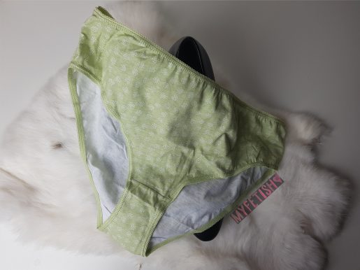 Gedragen groene katoenen slip